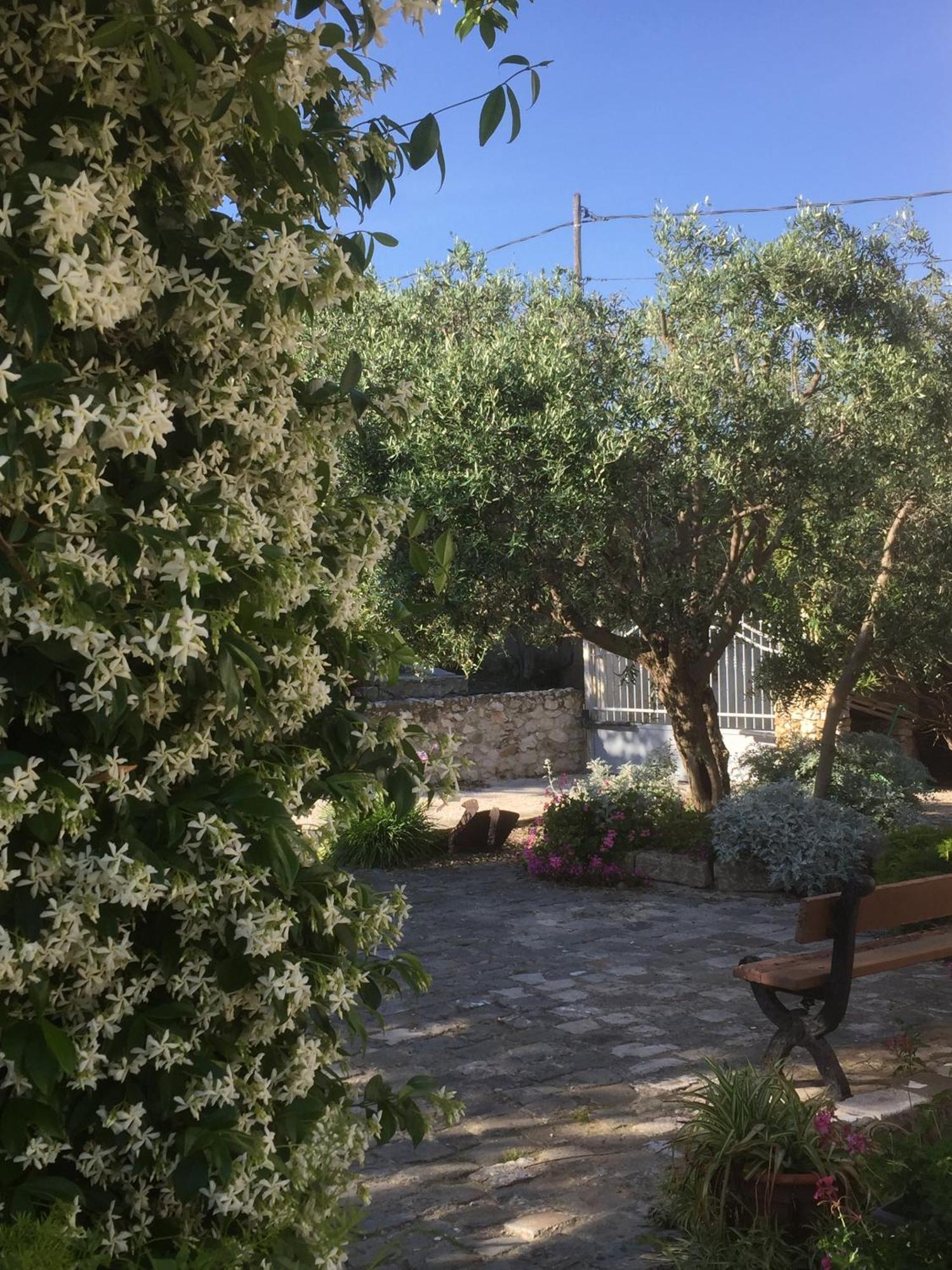 Le Clos Du Jas Marseille Room photo